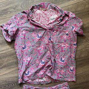 Print fresh short pjs set in cute fuschia flamingo and elephant print!